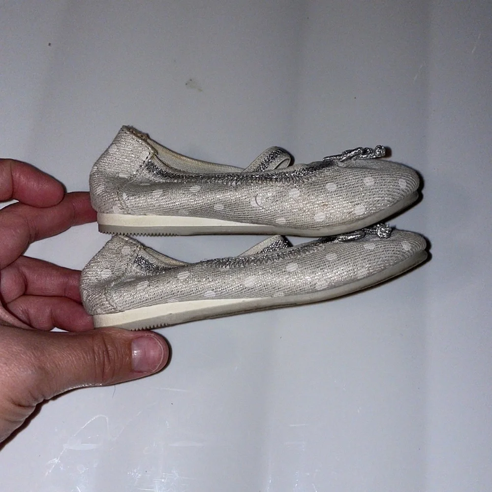 Cat and jack size 6 silver with white polkadots dress shoes